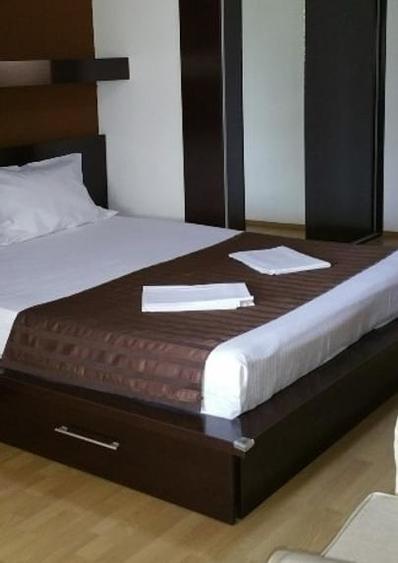 Casă individuală cu 11 camere cu Teren 500 Mp în Nord