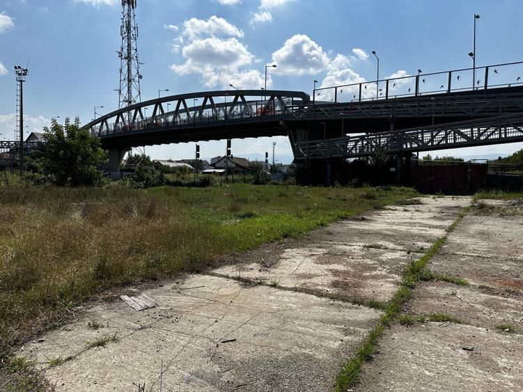 Teren Construcții intravilan de 16058 mp, în Țiglari