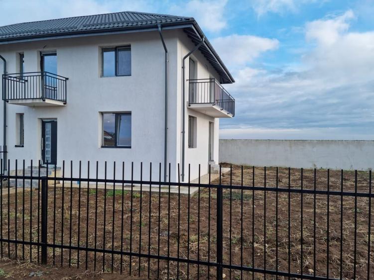Duplex cu 3 camere cu Canalizare în Ulmi
