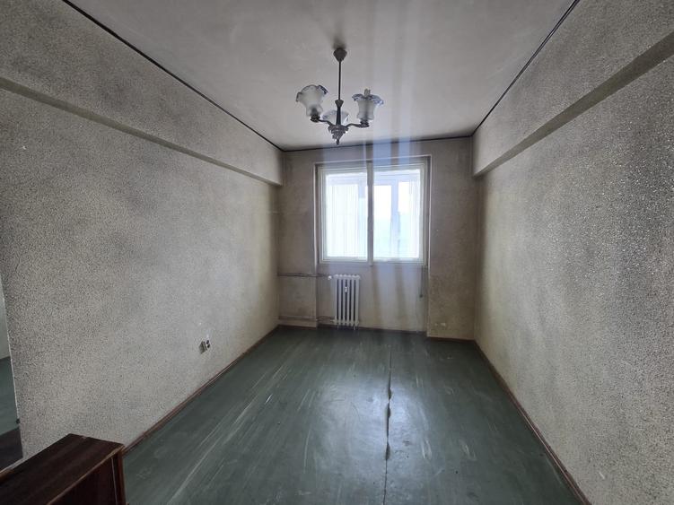 Apartament cu 3 camere decomandat în Drumul Taberei