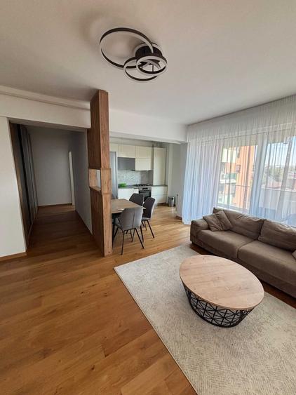 Apartament cu 3 camere decomandat în Central