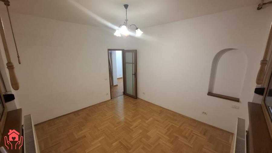 Apartament cu 6 camere semidecomandat, mobilat în Gara de Nord
