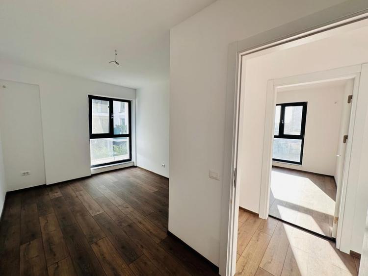 Apartament cu 3 camere semidecomandat în Dămăroaia