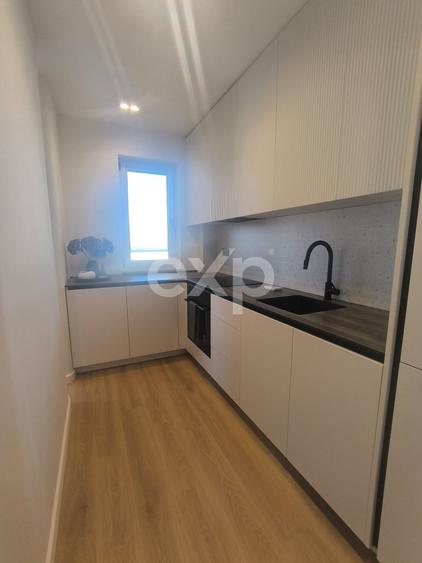 Apartament cu 2 camere semidecomandat, mobilat în Florești