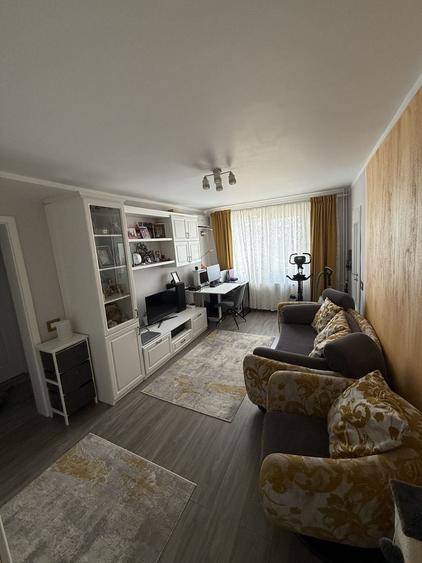 Apartament cu 4 camere semidecomandat, mobilat în Fizicienilor