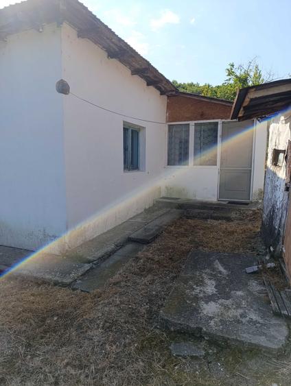 Casă cu 3 camere în Ștefănești