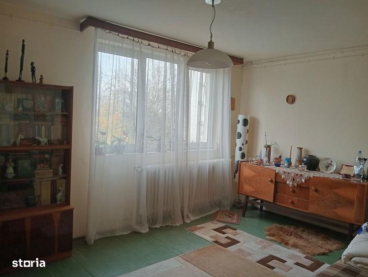Apartament cu 3 camere decomandat în Drumul Taberei — fotografia 3