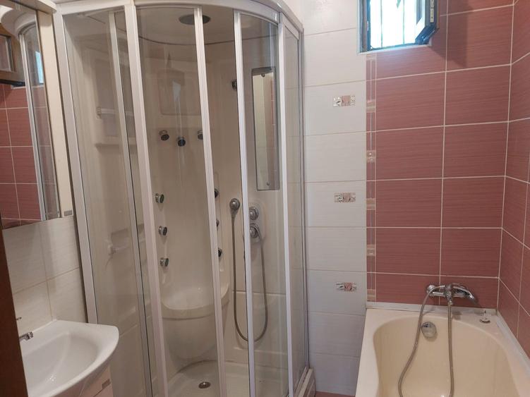 Casă cu 5 camere cu Canalizare în Bucureștii Noi