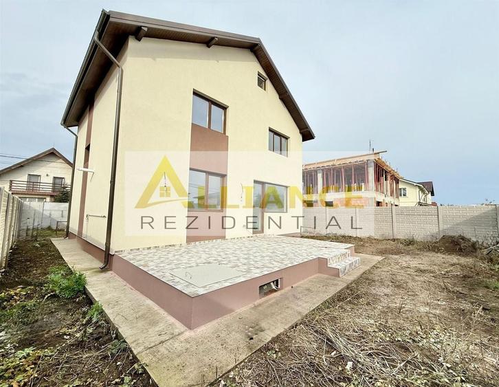 Casă individuală cu 4 camere decomandat cu Canalizare în Berceni