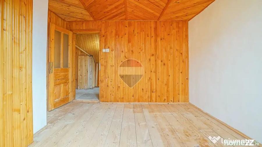 Casă cu 6 camere cu Teren 1915 Mp în Bran