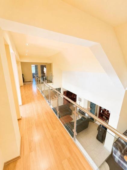 Vila Sanmartin -Zona Beverly Hills -8030mp teren - 8