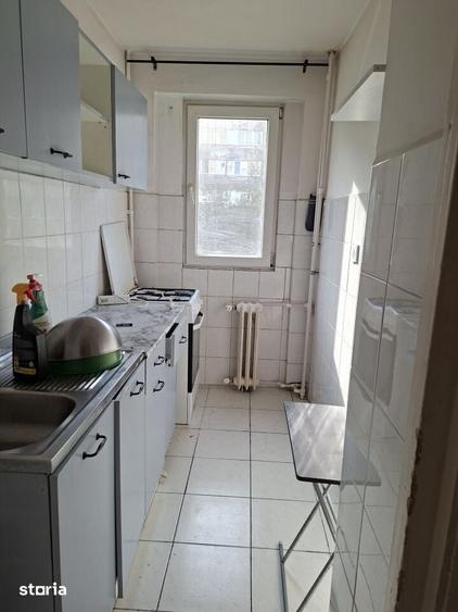 Apartament cu 3 camere semidecomandat în Militari