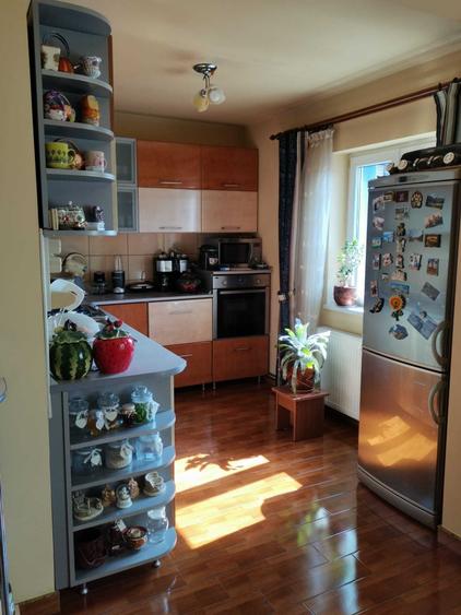 Apartament cu 4 camere decomandat în Central