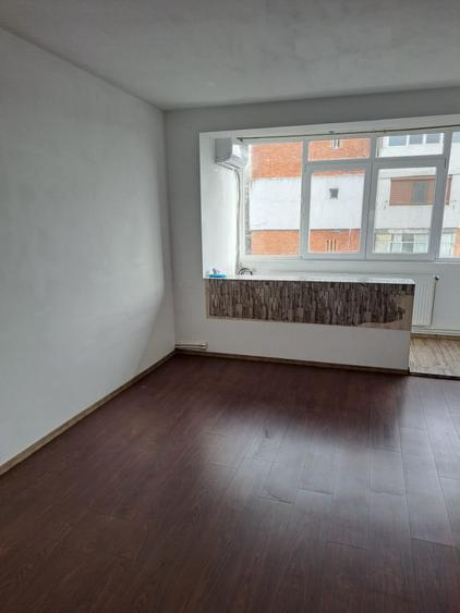 Apartament cu 2 camere semidecomandat în Țiglina 2
