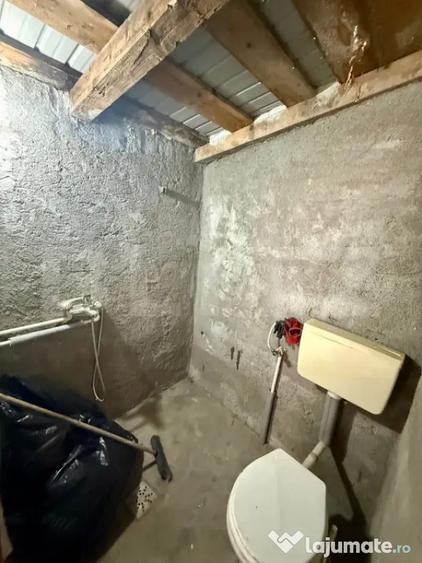 Casă cu 3 camere cu Canalizare în Central