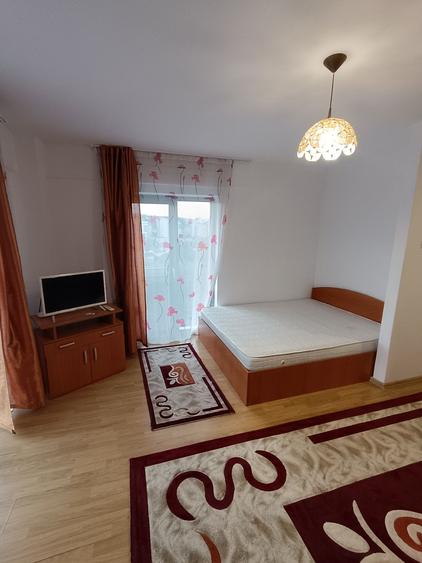 Garsonieră decomandată în Central