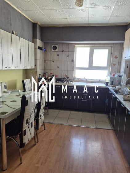 Apartament cu 3 camere decomandat, mobilat în Ostroveni