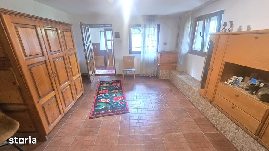Casă cu 4 camere cu Teren 856 Mp în Central