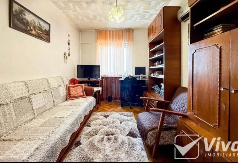 Apartament cu 4 camere decomandat în Alexandru cel Bun