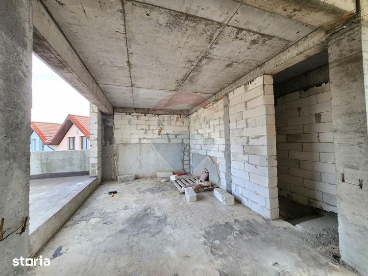 Casă cu 5 camere cu Teren 389 Mp în Aviației