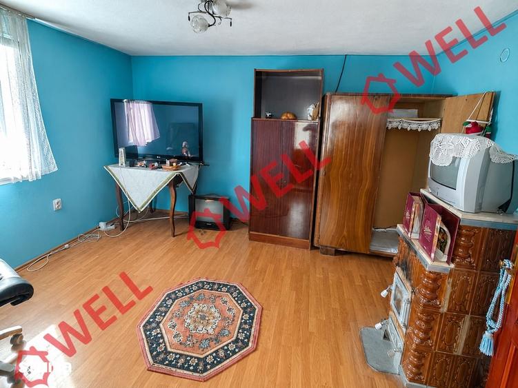 Casă cu 2 camere cu Teren 1832 Mp în Turia