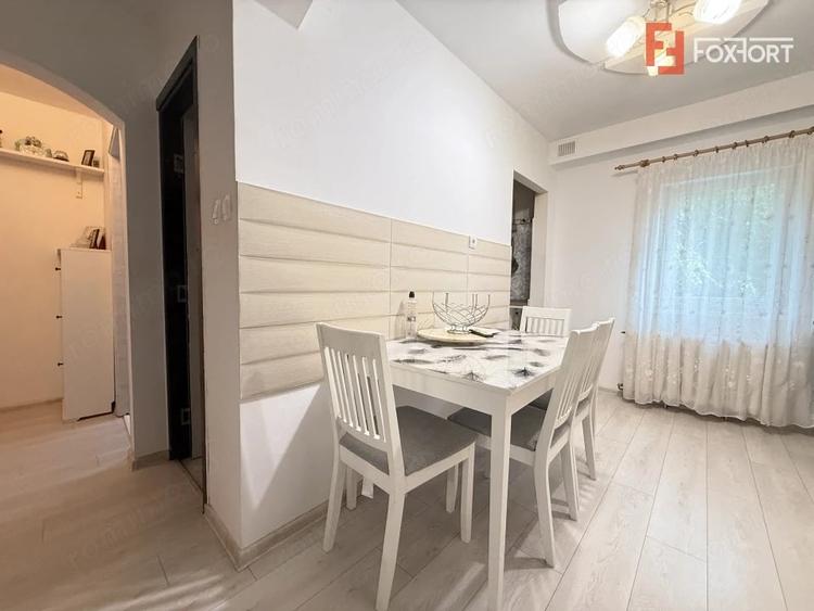 Apartament cu 3 camere semidecomandat în Lipovei