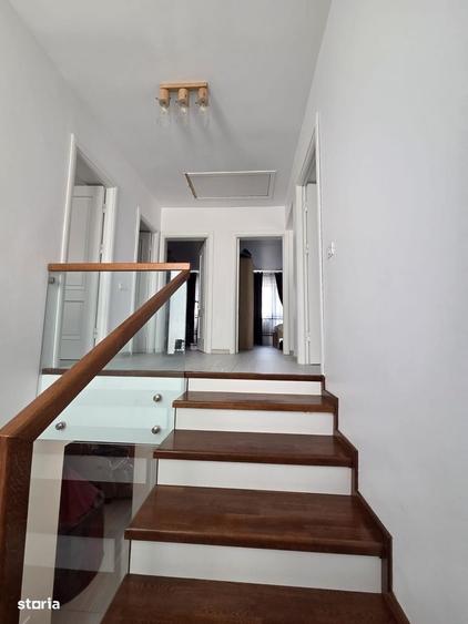 Casă cu 4 camere în Central