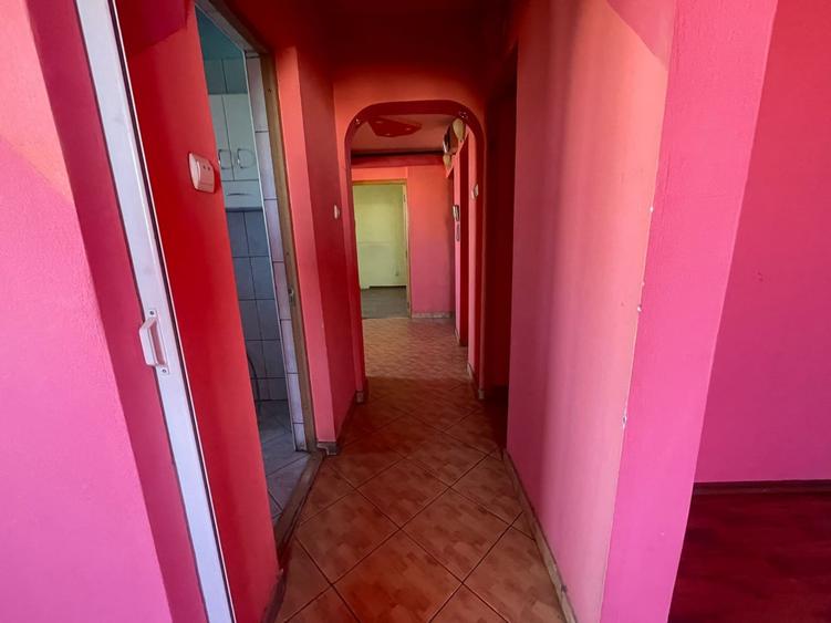 Apartament cu 3 camere decomandat în Colentina