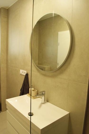 Apartament cu 3 camere semidecomandat în Florești