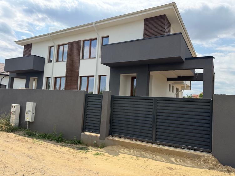 Duplex cu 4 camere cu Garaj în Păulești
