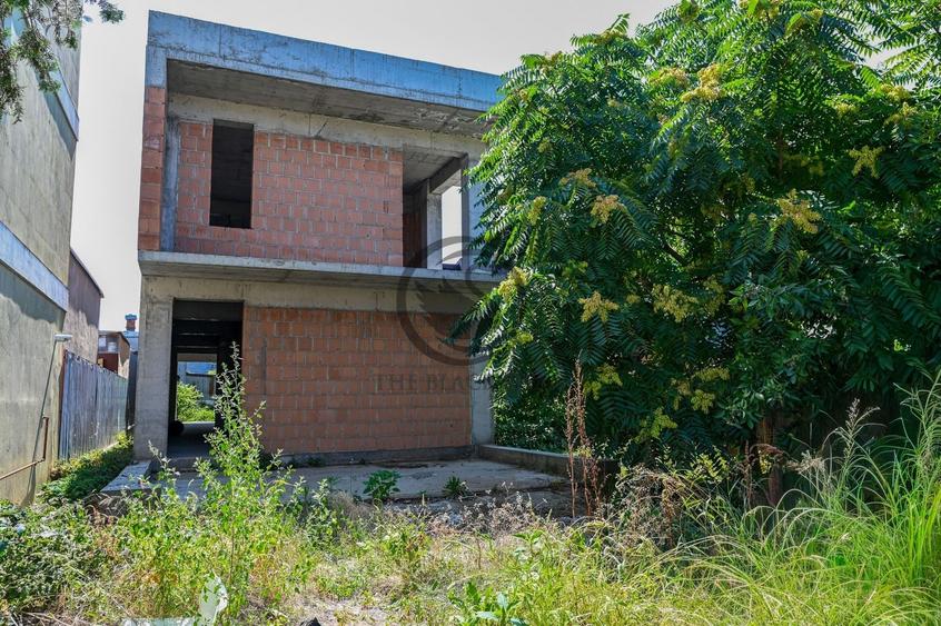 Casă individuală cu 5 camere cu Canalizare în Central