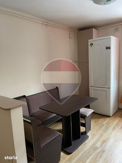 Apartament cu 2 camere decomandat în Tractorul