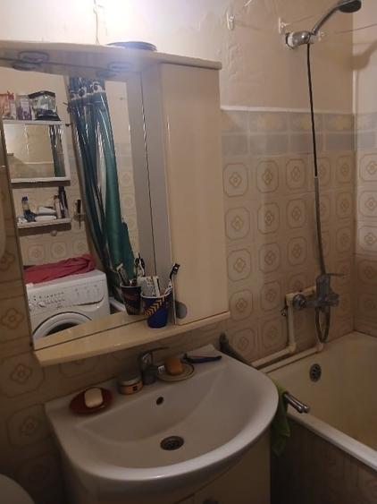 Apartament cu 3 camere semidecomandat în Calea București
