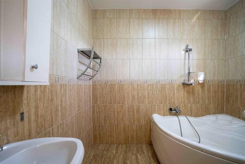 Spațiu comercial, de 599 mp, în Sânmartin