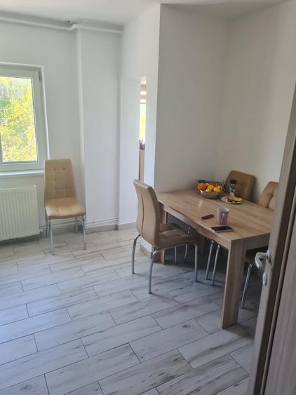 Apartament cu 3 camere decomandat în 1 Decembrie