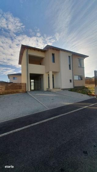 Casă cu 4 camere cu Teren 445 Mp în Dezmir