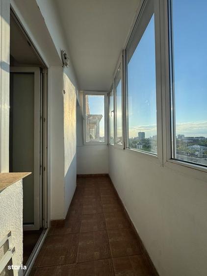 Apartament cu 4 camere decomandat în Ștefan cel Mare