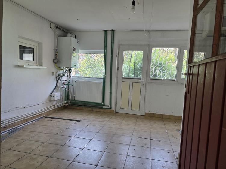 Casă cu 4 camere în Dobroești