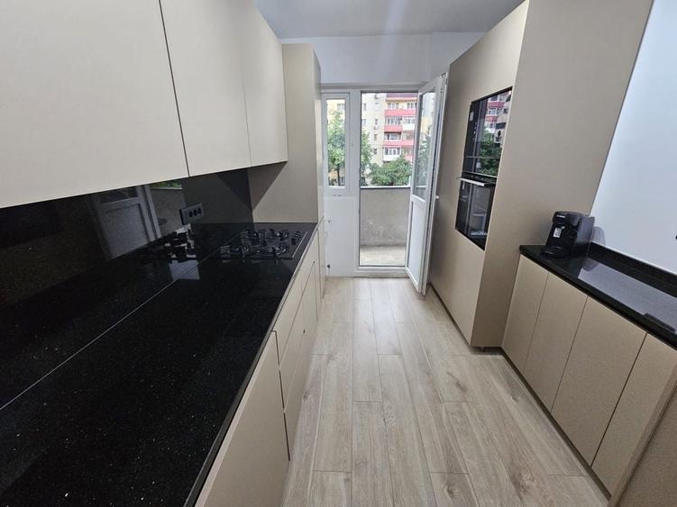 Apartament cu 3 camere decomandat în Republicii