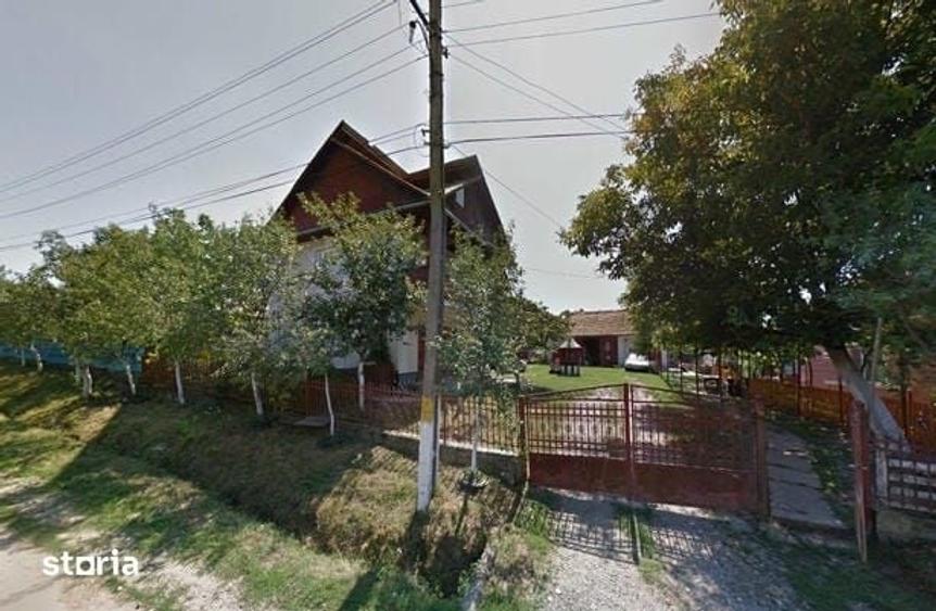 Casă cu 3 camere cu Teren 244 Mp în Băsești