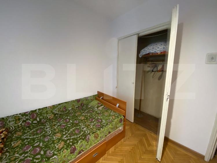 Apartament cu 3 camere semidecomandat, mobilat în Calea București