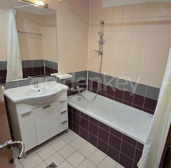 Apartament cu 4 camere decomandat în Herăstrău