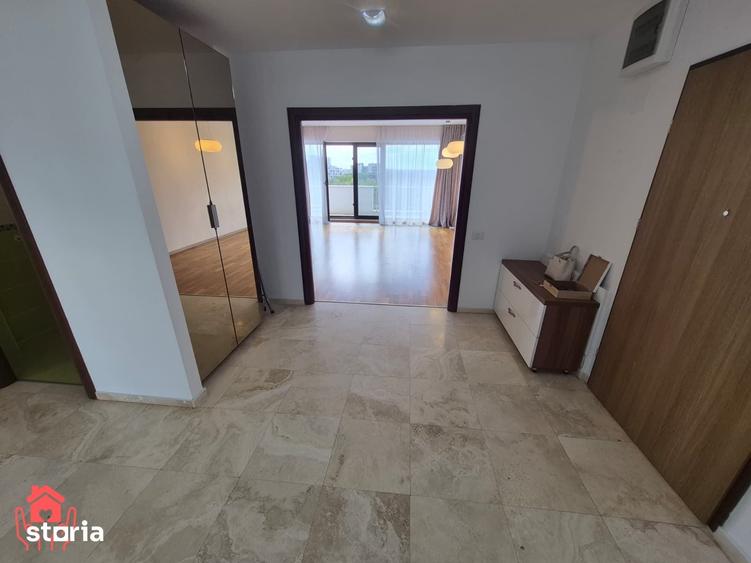 Apartament cu 4 camere decomandat în Est