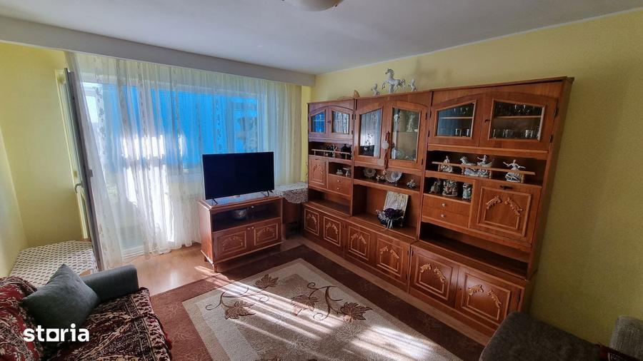Apartament cu 3 camere decomandat, mobilat în Sud