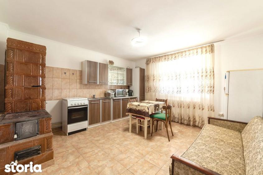 Casă cu 5 camere cu Garaj în Coșești