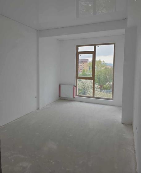Apartament cu 3 camere decomandat în Exterior Vest