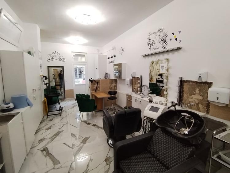 Spațiu comercial, de 77 mp, în Florești