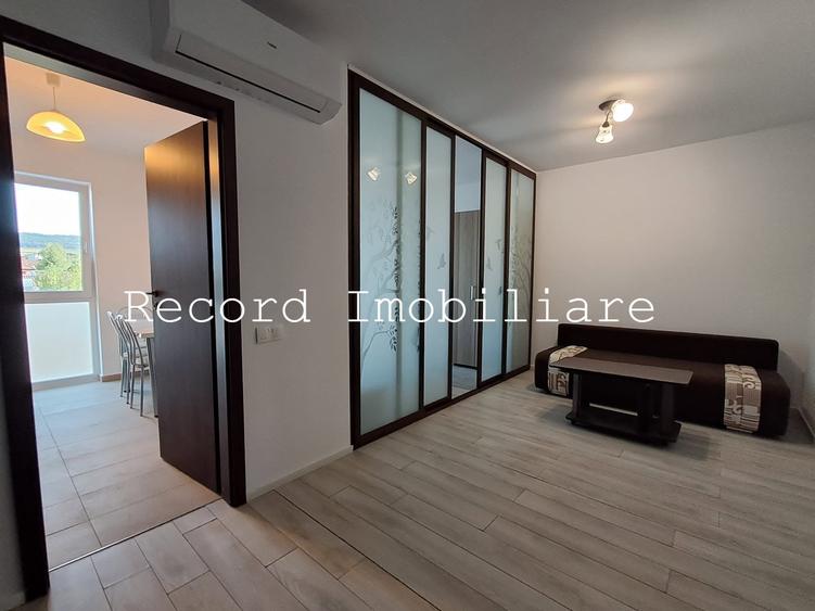 Apartament cu 3 camere semidecomandat în Bună Ziua