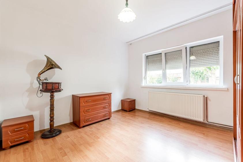 Apartament cu 4 camere semidecomandat în Miorița