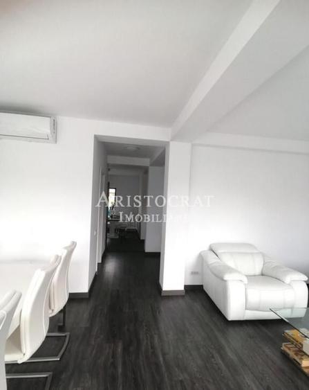 Casă cu 4 camere cu Teren 250 Mp în Ostratu